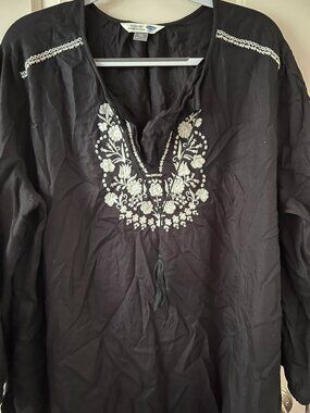 Black Tunic with White Floral Embroidery Sz XXL